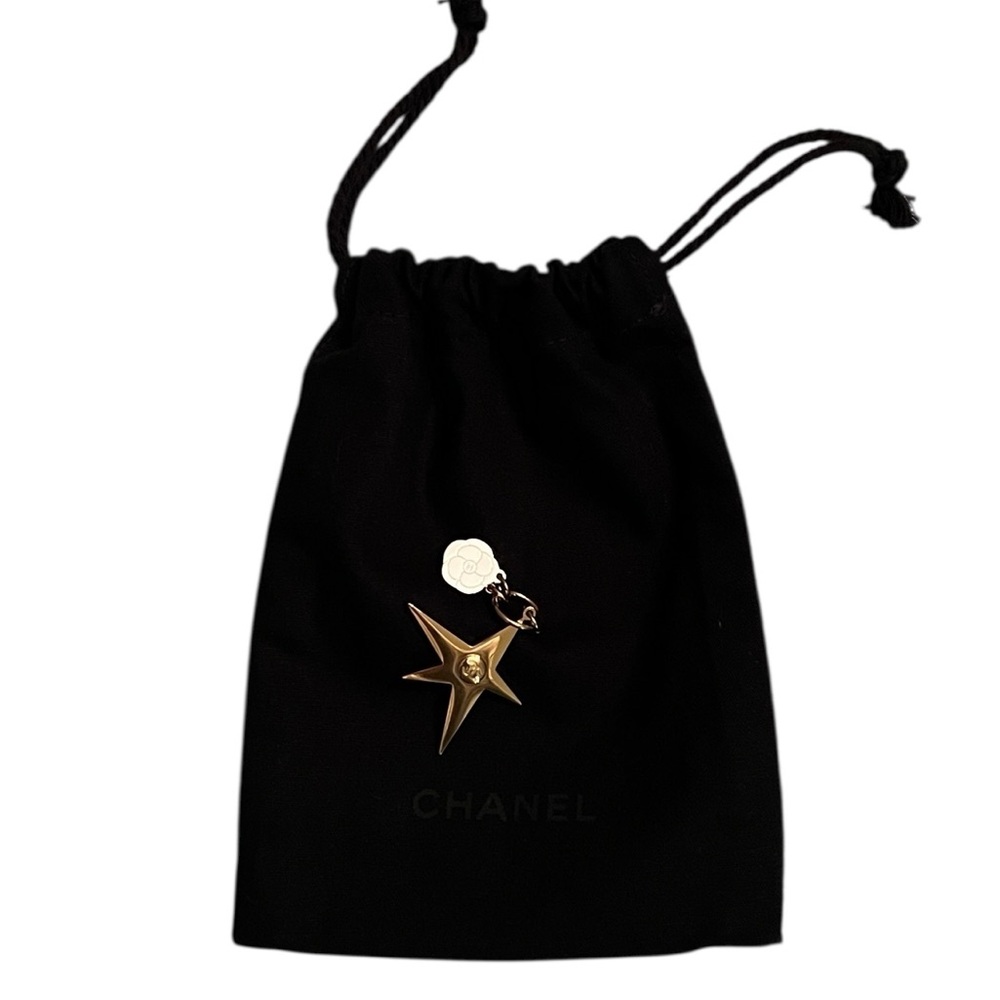 CHANEL Gold Star & small Camellia key Charm with black drawstring pouch. - Picture 7 of 9